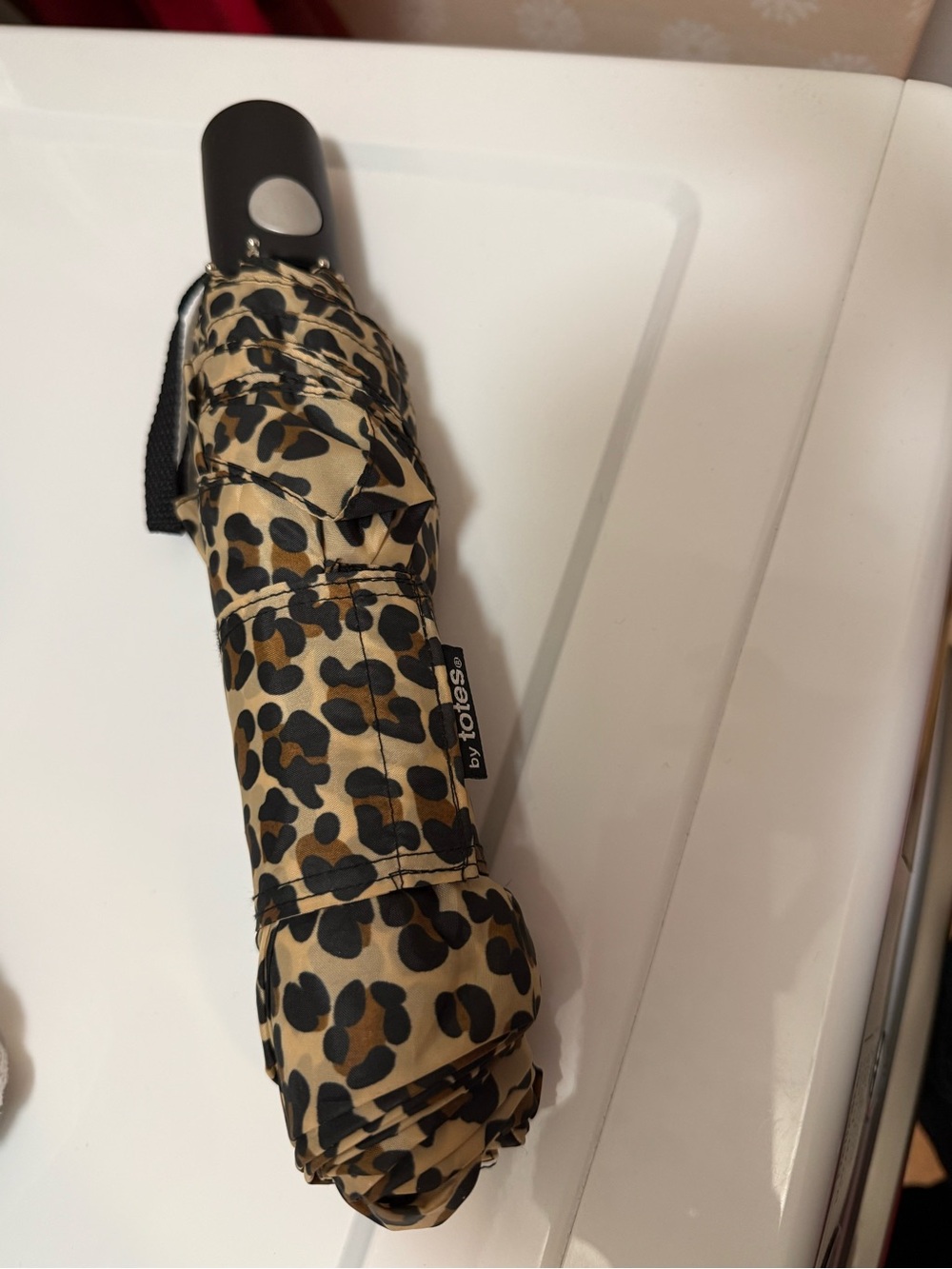 totes Leopard Print Compact Umbrella in Black and Tan